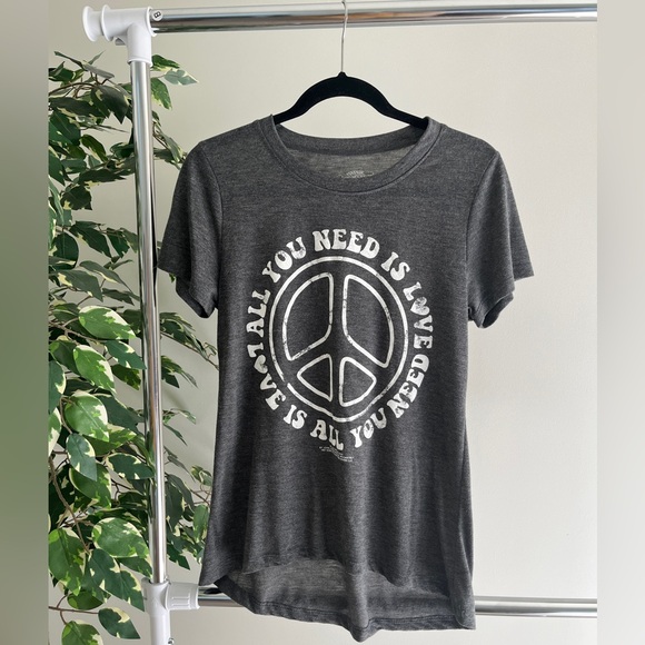 All you need is love tshirt - Picture 5 of 6